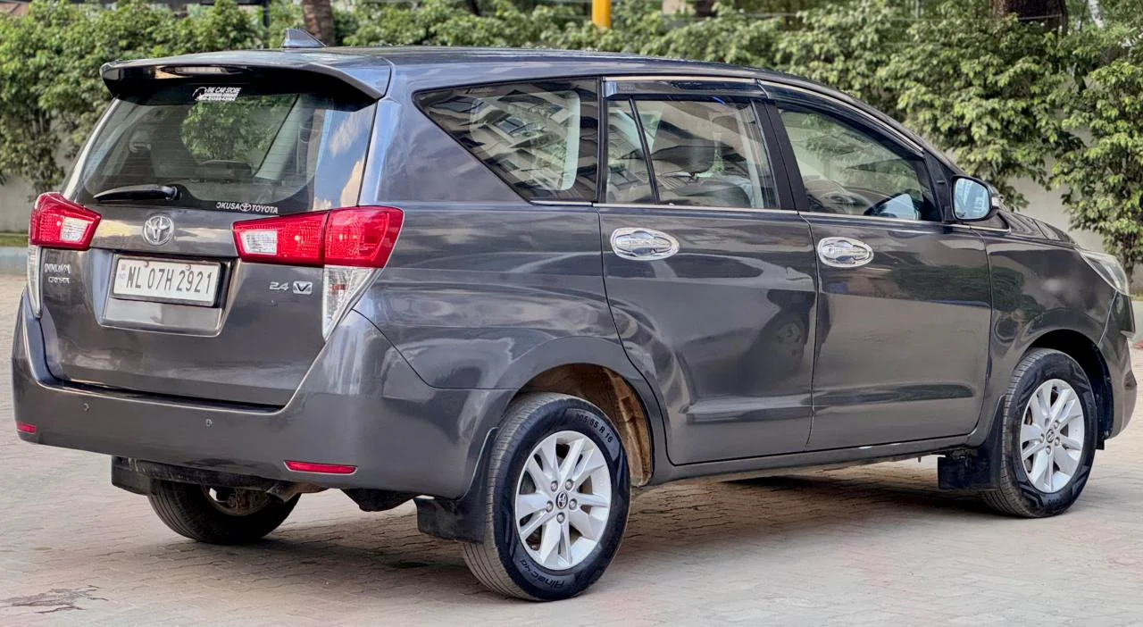 Toyota Innova Crysta - Thumbnail 2